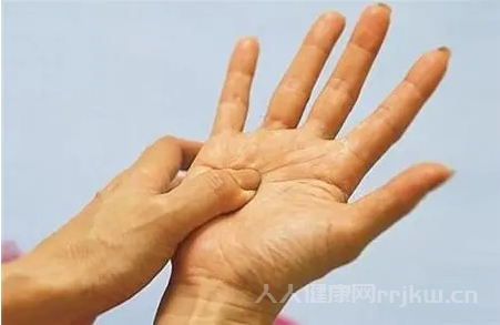 双手发麻是怎么回事